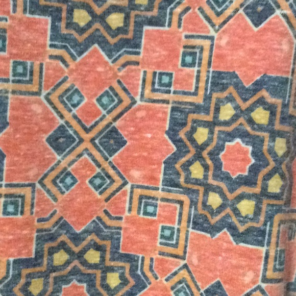 NWT LuLaRoe Classic Tee - Picture 2 of 3